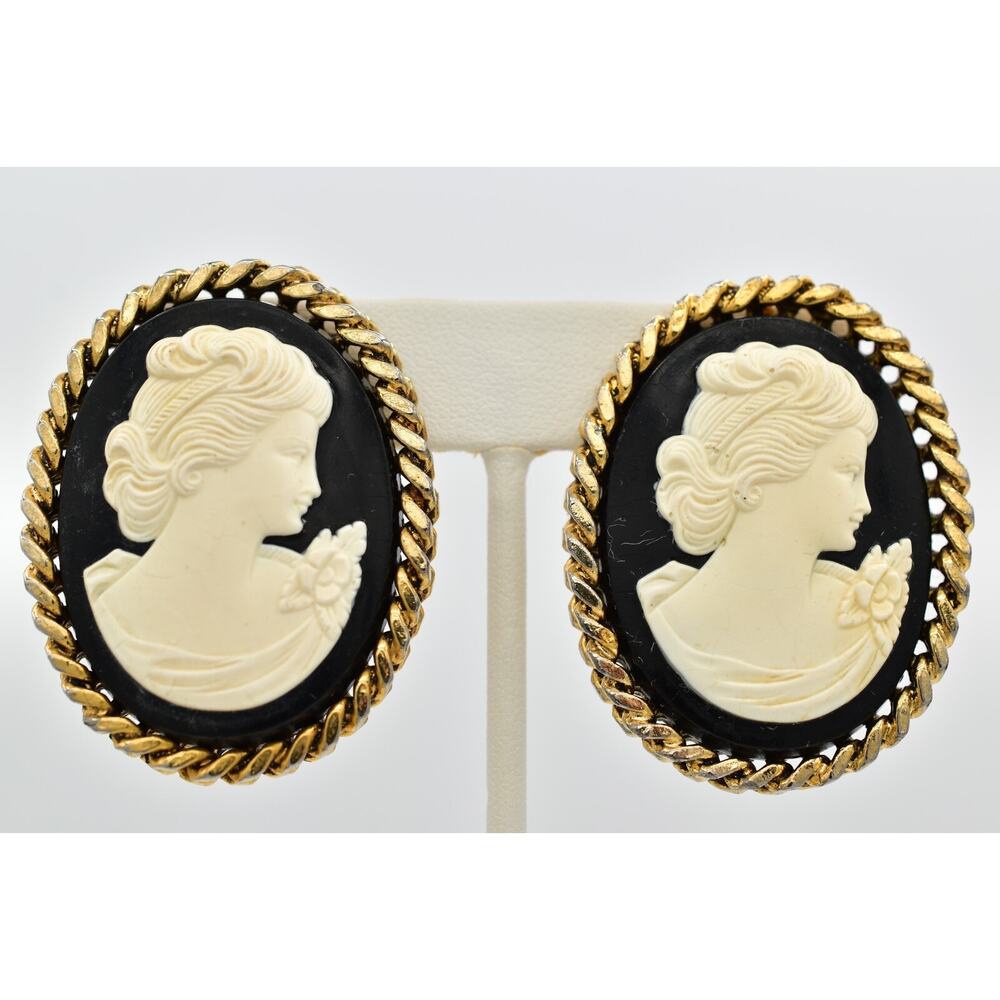 Jay Feinberg Vintage Clip On Cameo Earrings Large Chunky Black White Signed 9E